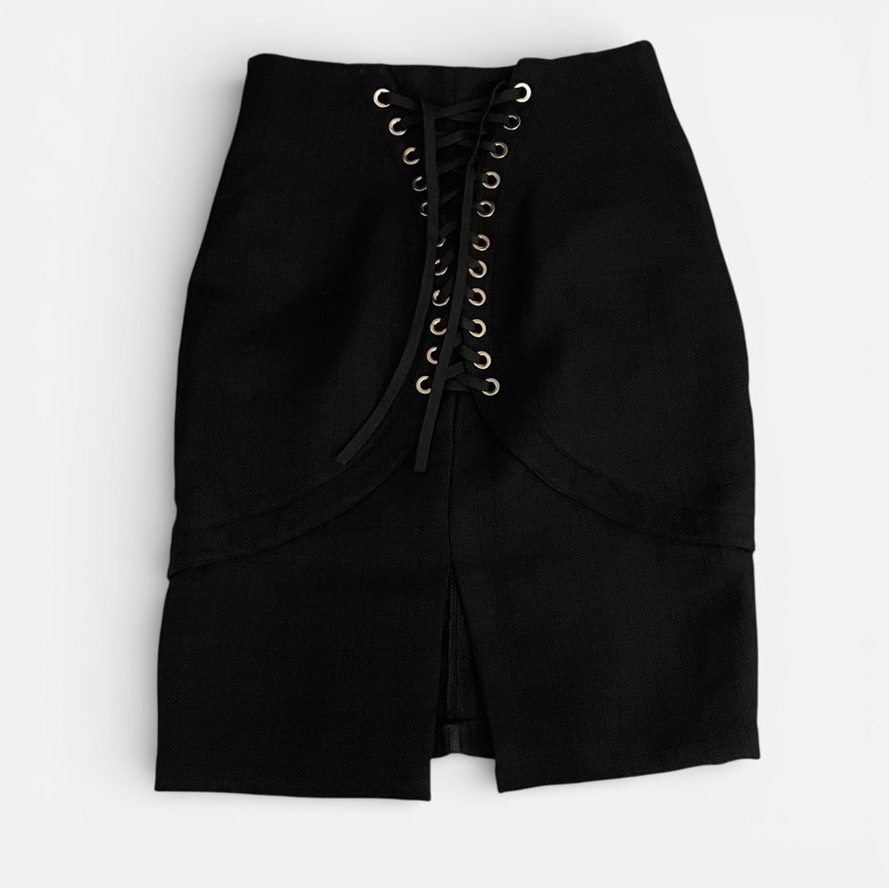FOREVER UNIQUE Women’s Black & Gold Skirt with Lace Detail Size 4